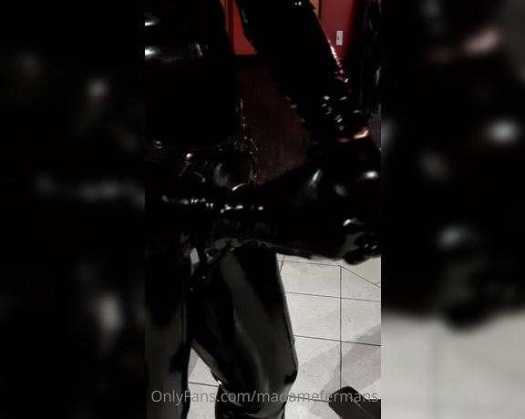 Madame Fermans aka madamefermans - 05-07-2021 OnlyFans Video - FULL BLACK LÁTEX AND STRAPON 2 vídeos