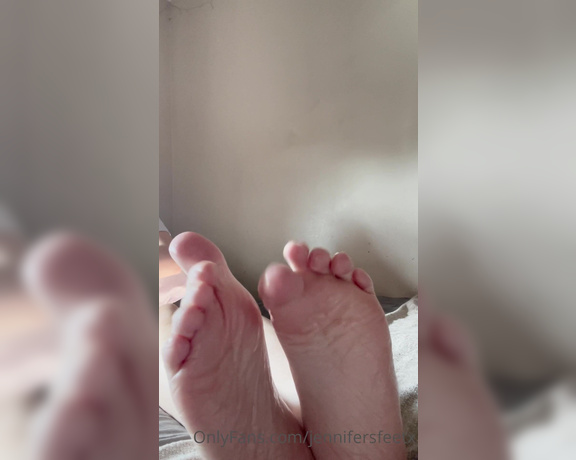 Jennifers feet aka jennifersfeetx - 08-24-2021 OnlyFans Video - Let me hypnotise you with my wiggly oily toes