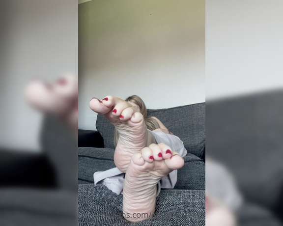 Jennifers feet aka jennifersfeetx - 03-18-2022 OnlyFans Video - Chilling, some toe wiggles and scrunches