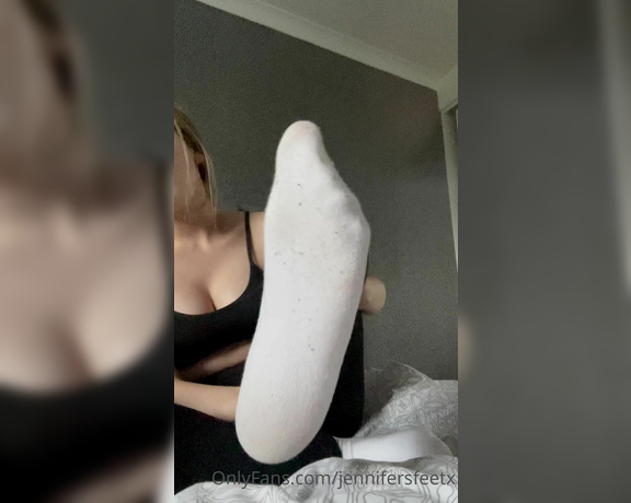 Jennifers feet aka jennifersfeetx - 04-17-2022 OnlyFans Video - Quick sweaty sock removal after a long day at work, soft and stinky