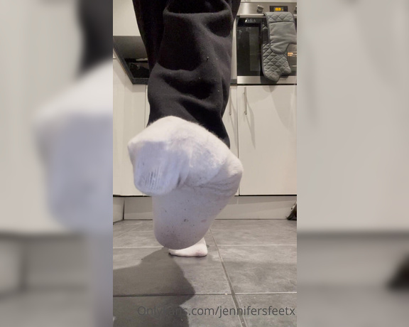 Jennifers feet aka jennifersfeetx - 12-21-2021 OnlyFans Video - Making dinner and thought I could do a VERY dirty sock removal for you