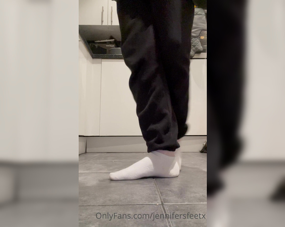 Jennifers feet aka jennifersfeetx - 12-21-2021 OnlyFans Video - Making dinner and thought I could do a VERY dirty sock removal for you