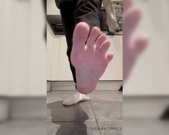 Jennifers feet aka jennifersfeetx - 12-21-2021 OnlyFans Video - Making dinner and thought I could do a VERY dirty sock removal for you