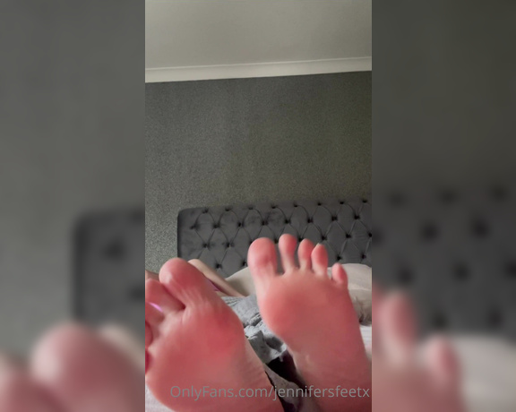 Jennifers feet aka jennifersfeetx - 09-07-2022 OnlyFans Video - Went for a jog before this my feet are super smelly and sweaty would love to