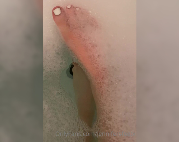 Jennifers feet aka jennifersfeetx - 07-15-2020 OnlyFans Video - Soapy wet feeeet  who would suck them dry