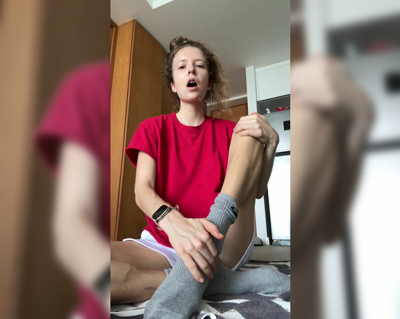 Lulusdreamz aka lulus_dreamz - 10-12-2024 OnlyFans Video - Get to see the whole 3 min sweaty socks and feet JOI for only 4 _