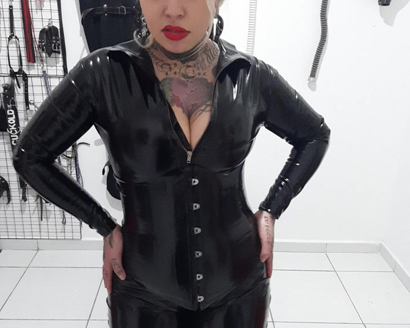 Madame Fermans aka madamefermans - 03-26-2021 OnlyFans Video - RUBBER FETISH