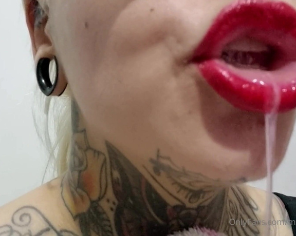 Madame Fermans aka madamefermans - 11-13-2023 OnlyFans Video - Minha língua é uma tesão e vocês sabem bem disso rs muito cuspe e movimentos deliciosos