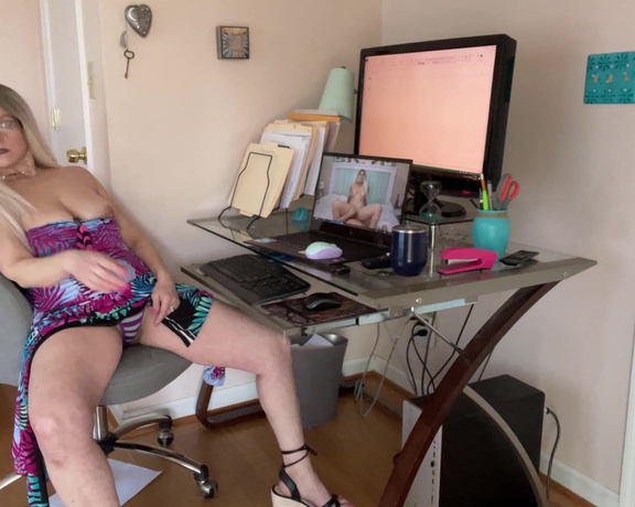 TabithaXXX - Porn Watching Home Office PUSSY Play HD