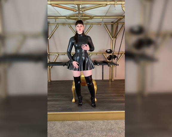 Vivienne L'Amour aka Vlproductionsuk OnlyFans - 3 full rubber worship clips for you 3 Thanks to Iain for this purchase Please show appreciation 1