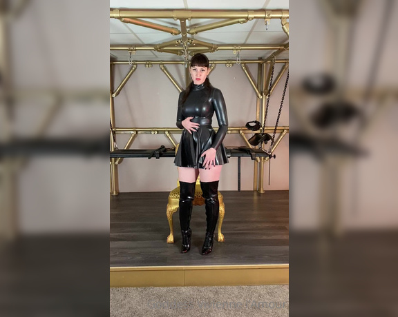 Vivienne L'Amour aka Vlproductionsuk OnlyFans - 3 full rubber worship clips for you 3 Thanks to Iain for this purchase Please show appreciation 1