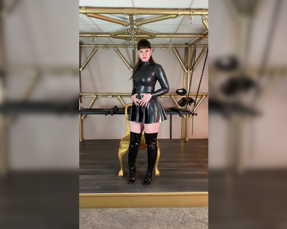 Vivienne L'Amour aka Vlproductionsuk OnlyFans - 3 full rubber worship clips for you 3 Thanks to Iain for this purchase Please show appreciation 1