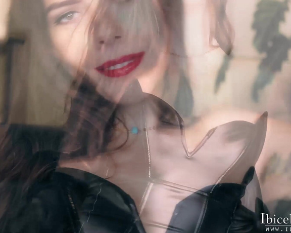 Ibicella aka Ibicella OnlyFans - (Video) Mon petit mot du jour ) nouveau collier de MissWorshipper, et teasing gants en cuir