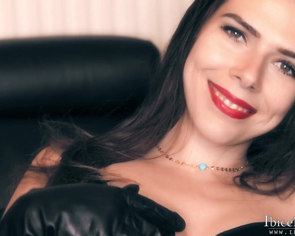 Ibicella aka Ibicella OnlyFans - (Video) Mon petit mot du jour ) nouveau collier de MissWorshipper, et teasing gants en cuir