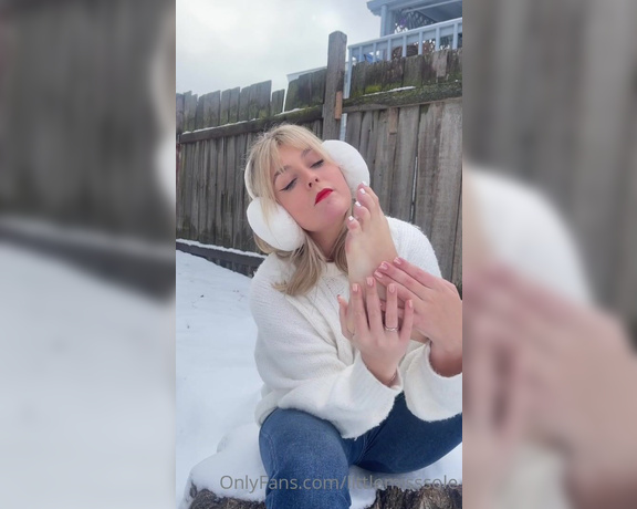 Littlemisssole aka Littlemisssole OnlyFans - Full length video self worship in the snow!  I think this is one of my favourite videos so cool