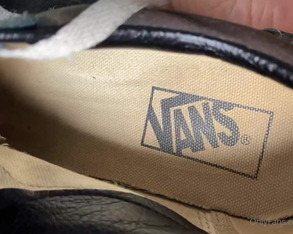 Liv aka Soldmysole OnlyFans - 7 minutes (stinky feet + shoe removal) The last review of these Vans!! These Vans have gotten SO sti