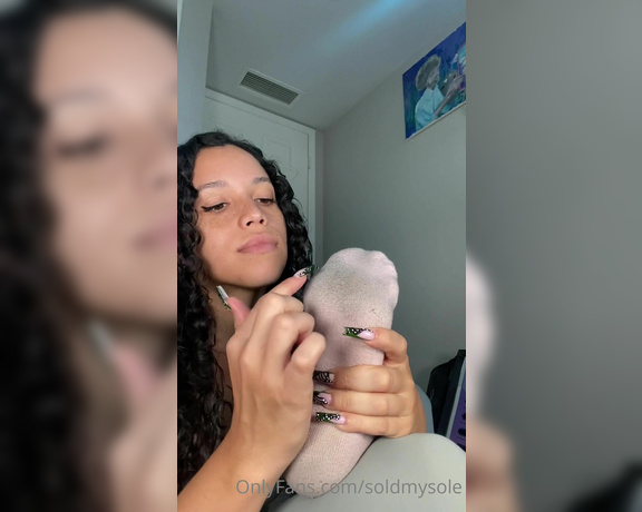 Liv aka Soldmysole OnlyFans - 5 minutes (socks + sniffing + stinky feet) 5 minutes of me focusing on sniffing these sweaty stinky