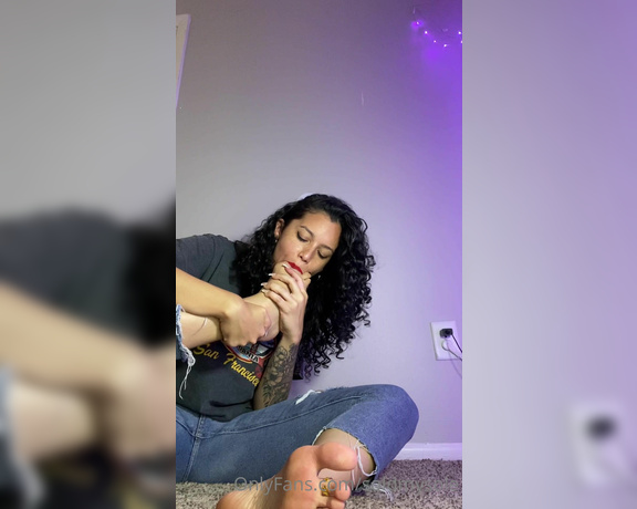 Liv aka Soldmysole OnlyFans - 5 minutes (self worship + joi) I know exactly what you want to see I love worshipping my feet, and