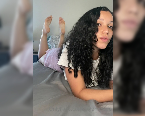 Liv aka Soldmysole OnlyFans - You only have 4 minutes to cum Better get to stroking I know how bad you want to cum for my soles
