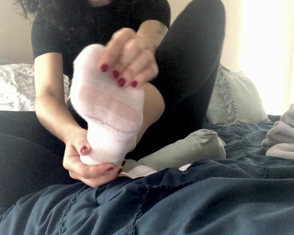 Liv aka Soldmysole OnlyFans - I bet you wanna smell these toes