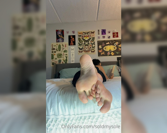 Liv aka Soldmysole OnlyFans - 6 minutes (ignore + soles) You cant help looking at my soles when theyre out like this Better hop