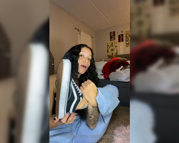 Liv aka Soldmysole OnlyFans - 4 minutes (sniffing) I recently got some new Vans and I’m starting to get them stinky Watch me snif