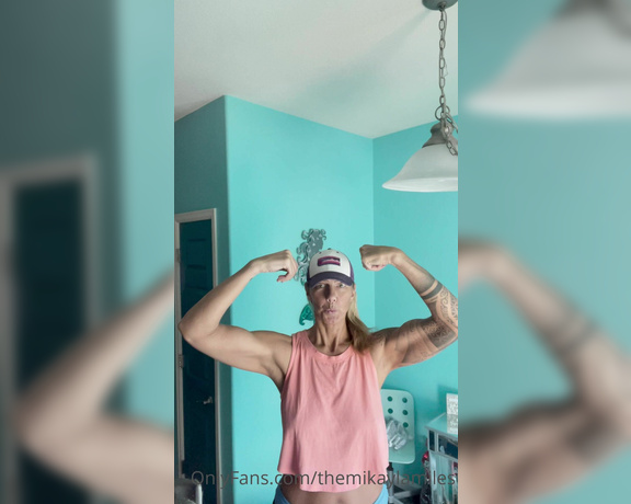 Mikayla Miles aka Themikaylamiles OnlyFans - More double bicep bounces!