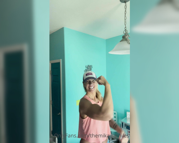 Mikayla Miles aka Themikaylamiles OnlyFans - More double bicep bounces!