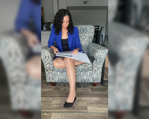 Liv aka Soldmysole OnlyFans - 6 minutes (nylons + shoe play + role play) POV You go to a job interview and there’s another candida