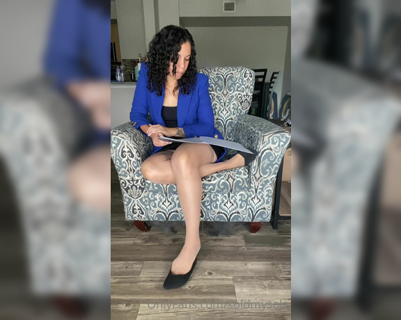 Liv aka Soldmysole OnlyFans - 6 minutes (nylons + shoe play + role play) POV You go to a job interview and there’s another candida