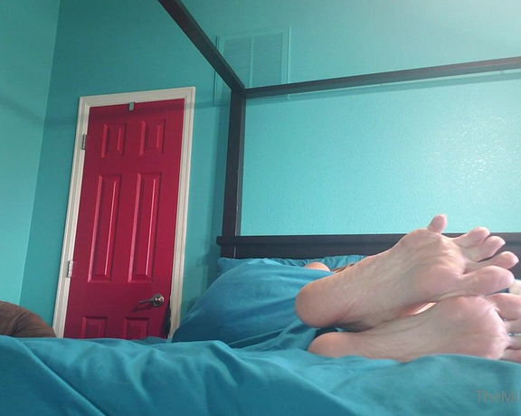 Mikayla Miles aka Themikaylamiles OnlyFans - #sleepyfeet #toespreads #longtoes #bigfeet #mikaylamiles #whitetoenails #toespreads #video #toewiggl