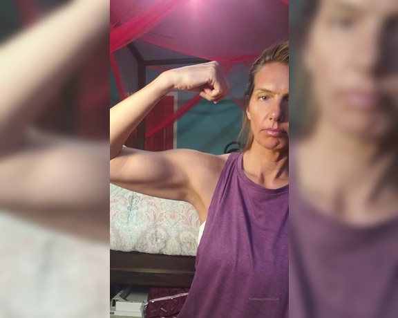 Mikayla Miles aka Themikaylamiles OnlyFans - Bicep Bounce and Armpit Worship #bicepbounce #armpitworship #smellmyarmpits #fitchick #amazon #giant