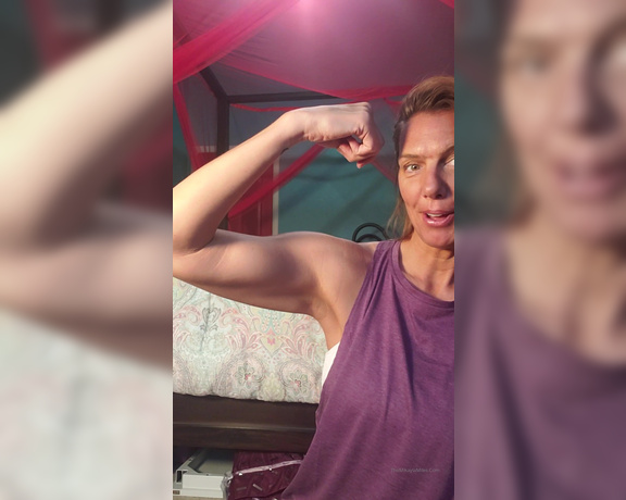 Mikayla Miles aka Themikaylamiles OnlyFans - Bicep Bounce and Armpit Worship #bicepbounce #armpitworship #smellmyarmpits #fitchick #amazon #giant