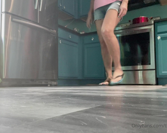 Mikayla Miles aka Themikaylamiles OnlyFans - Walking in my #flipflops with my new #bluepedicure