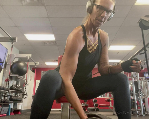 Mikayla Miles aka Themikaylamiles OnlyFans - #biceps and #sweatyworkouts