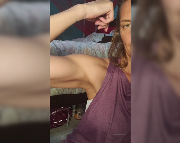 Mikayla Miles aka Themikaylamiles OnlyFans - Armpit Worship and Biceps Bouncing #mikaylamiles #bicepsbouncing #armpit #armpitworship #smellmyarmp