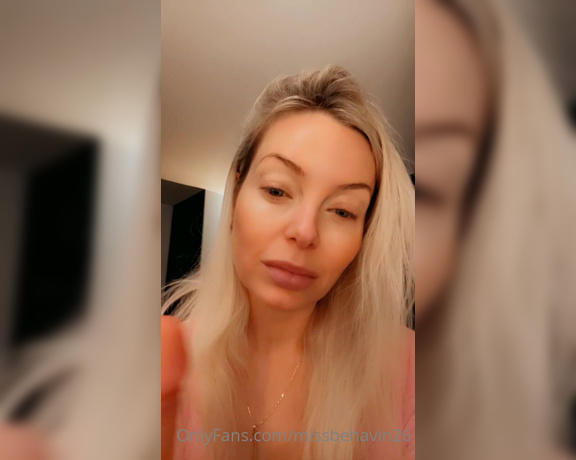 Missbehavin26 aka Missbehavin26 OnlyFans - Lil blowy to start the evening