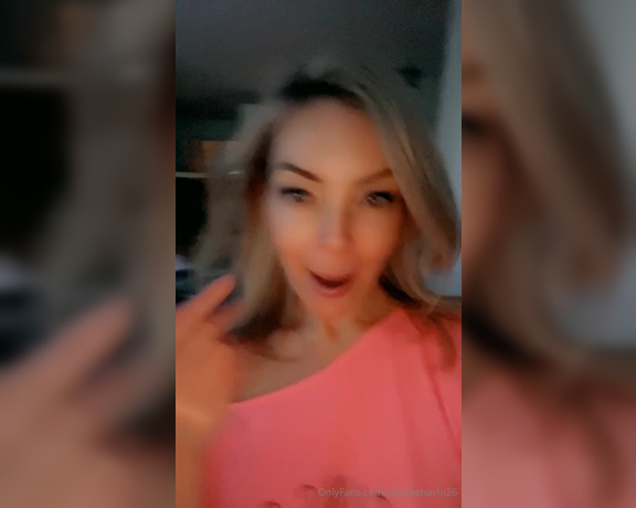 Missbehavin26 aka Missbehavin26 OnlyFans - Lil dancey dance snowy night