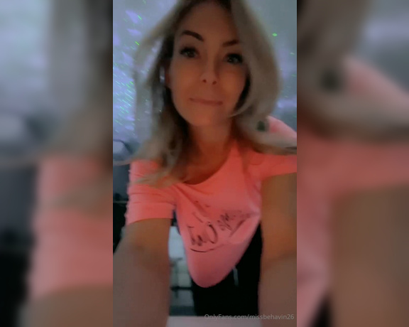 Missbehavin26 aka Missbehavin26 OnlyFans - Lil dancey dance snowy night