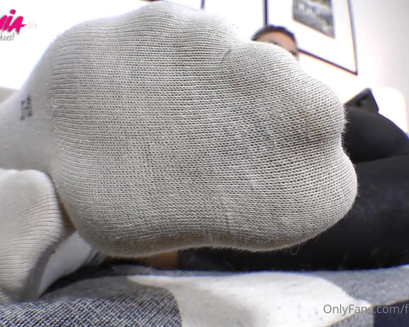 Foot Goddess Mia aka Footgoddessmia OnlyFans - Stinky white socks I enjoy smoking a cigarette and talking with my friends Of course, I cant see