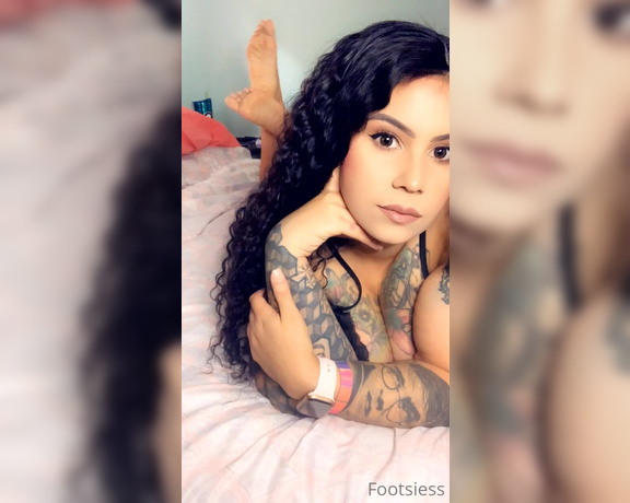 Sweetfeetsy Premium aka Sweetfeetsy OnlyFans - POV I catch you staring and tease you with my wrinkly soles