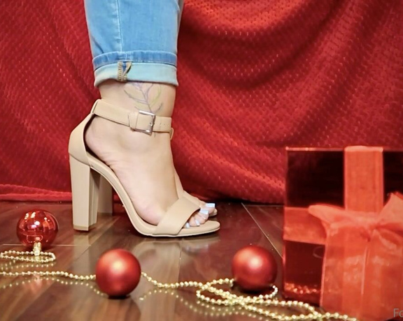 Sweetfeetsy Premium aka Sweetfeetsy OnlyFans - Happy Holidays, always accepting heels as gifts Or a tip haha