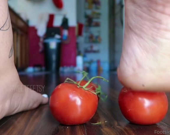 Sweetfeetsy Premium aka Sweetfeetsy OnlyFans - 4 Min HD Tomato Squish