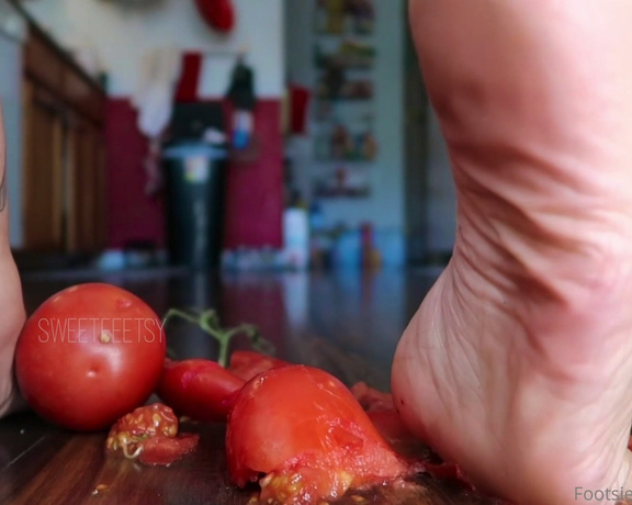 Sweetfeetsy Premium aka Sweetfeetsy OnlyFans - 4 Min HD Tomato Squish