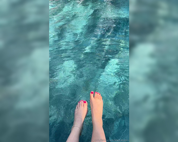 Vicki Kicks aka vickikicks - 03-06-2025 OnlyFans Video - Im sitting in the pool thinking about this idea