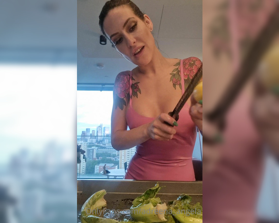 Adreena Angela aka Adreena_angela OnlyFans - Guys this is HILARIOUS Yesterday during our livestream you requested a video of me cooking my din 3