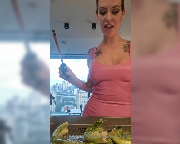 Adreena Angela aka Adreena_angela OnlyFans - Guys this is HILARIOUS Yesterday during our livestream you requested a video of me cooking my din 3