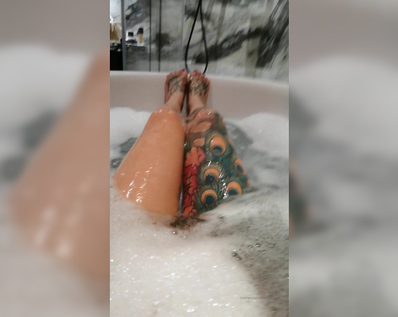 Adreena Angela aka Adreena_angela OnlyFans - I love to bathe in hotels My poor tired feet need it I love a man to bathe me and rub my feet whil