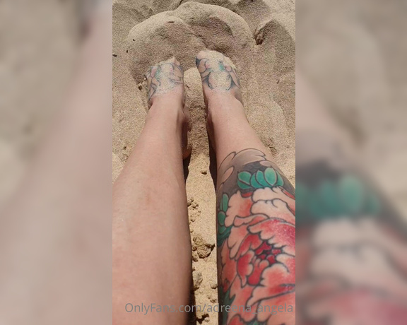 Adreena Angela aka Adreena_angela OnlyFans - Beach days always make me think of my foot boys