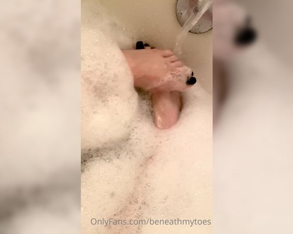 Beneathmytoes aka Beneathmytoes OnlyFans - You’re also missing from this bath 12